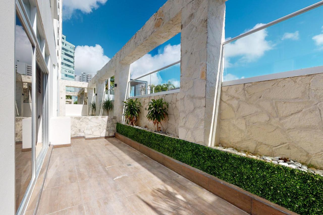 Malecón Vg02 At Torre Montevideo Cancún
